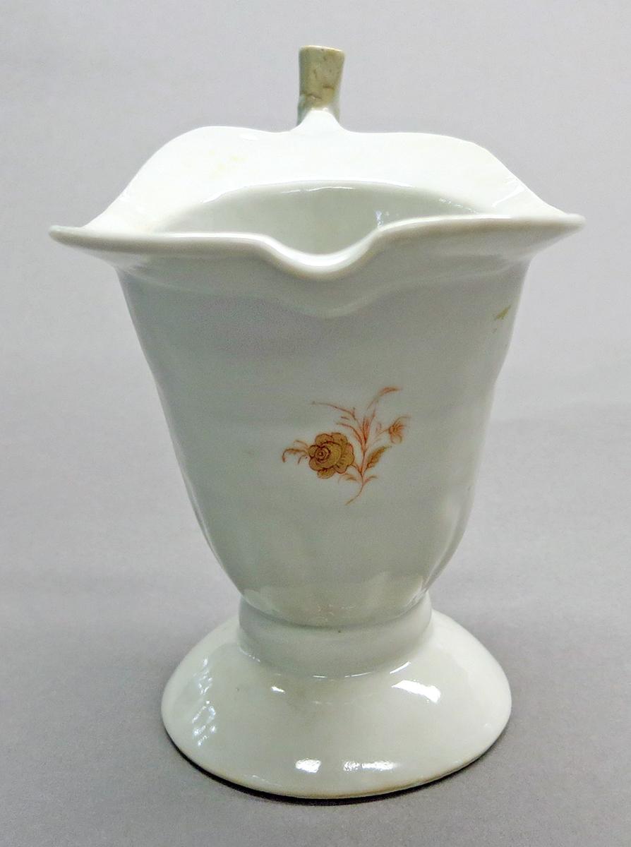 2014.0016.142.003 Cream pot side 3