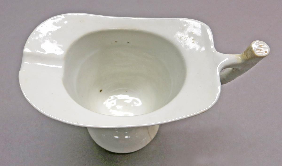 2014.0016.142.003 Cream pot top