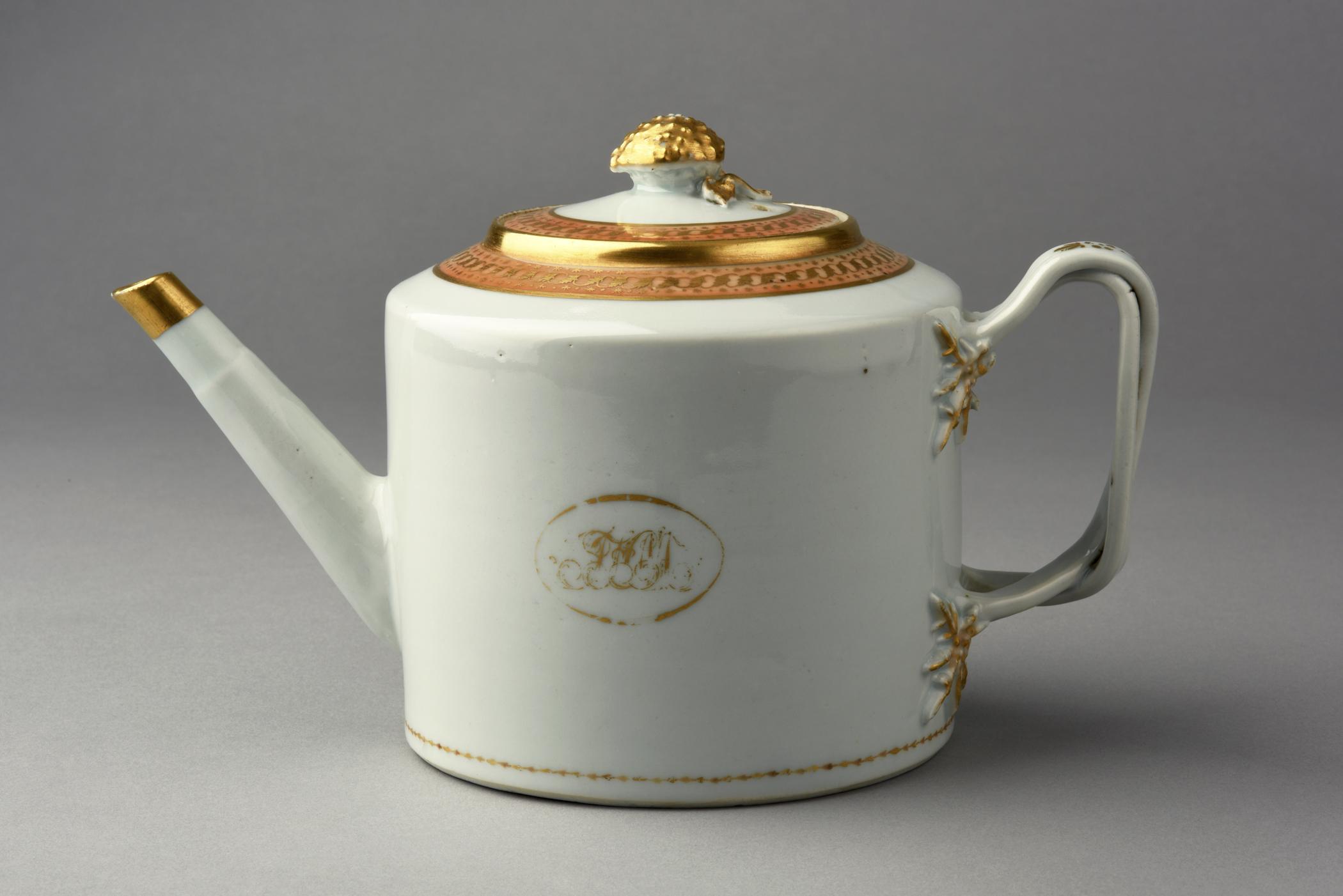 2014.0016.149 A, B Teapot, view 1