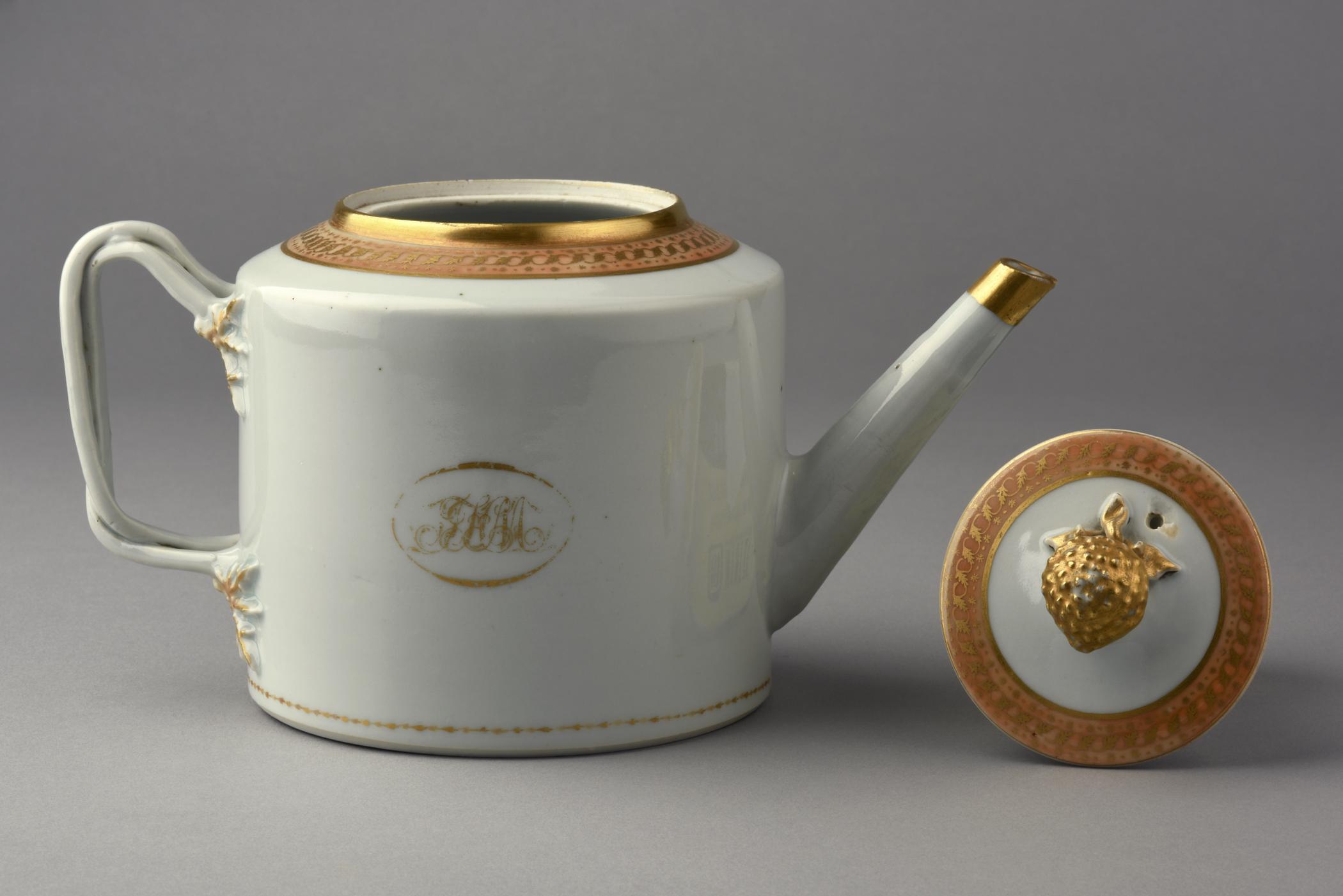2014.0016.149 A, B Teapot, view 2