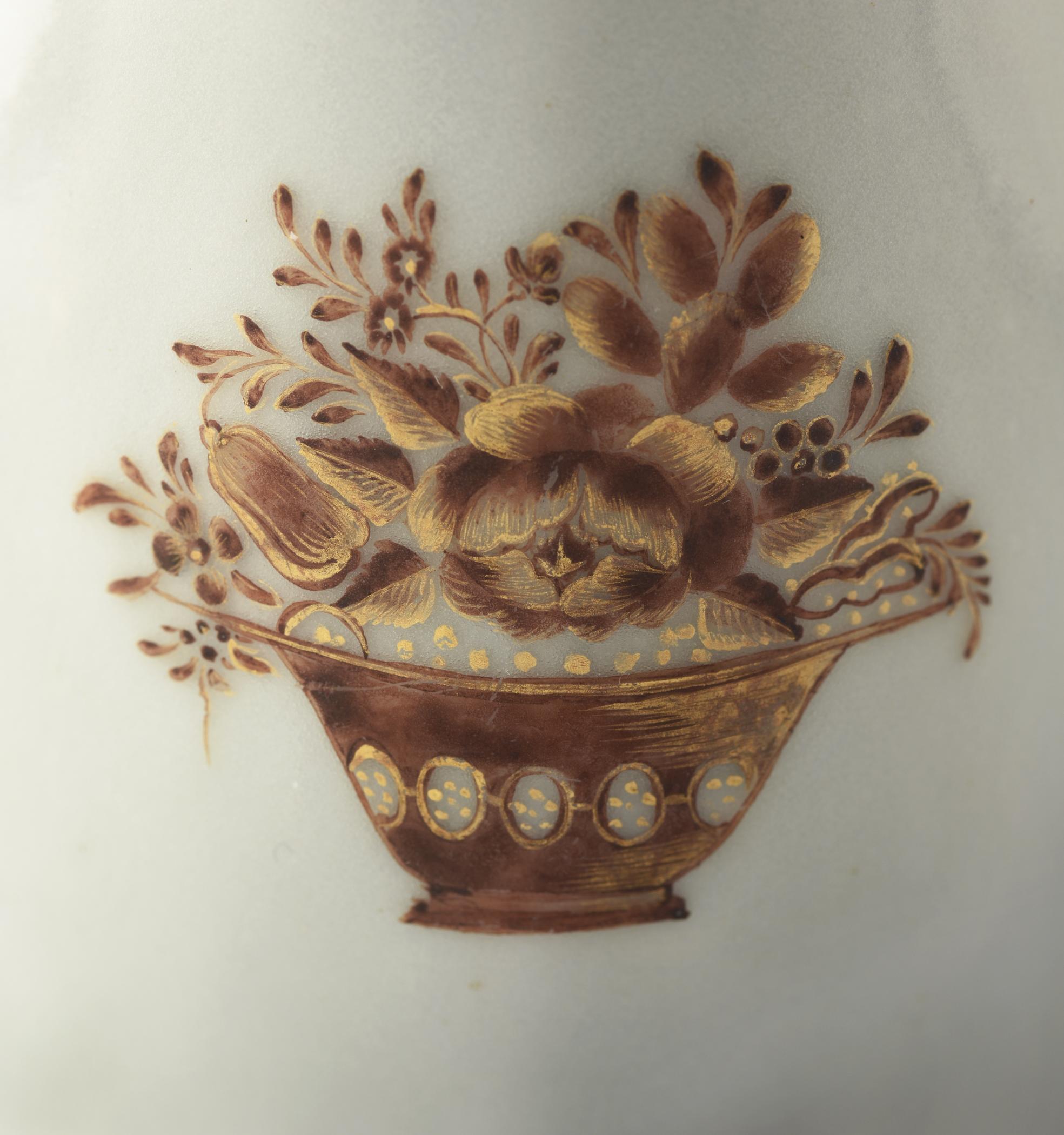 2014.0016.169.002 Sauceboat, detail 1