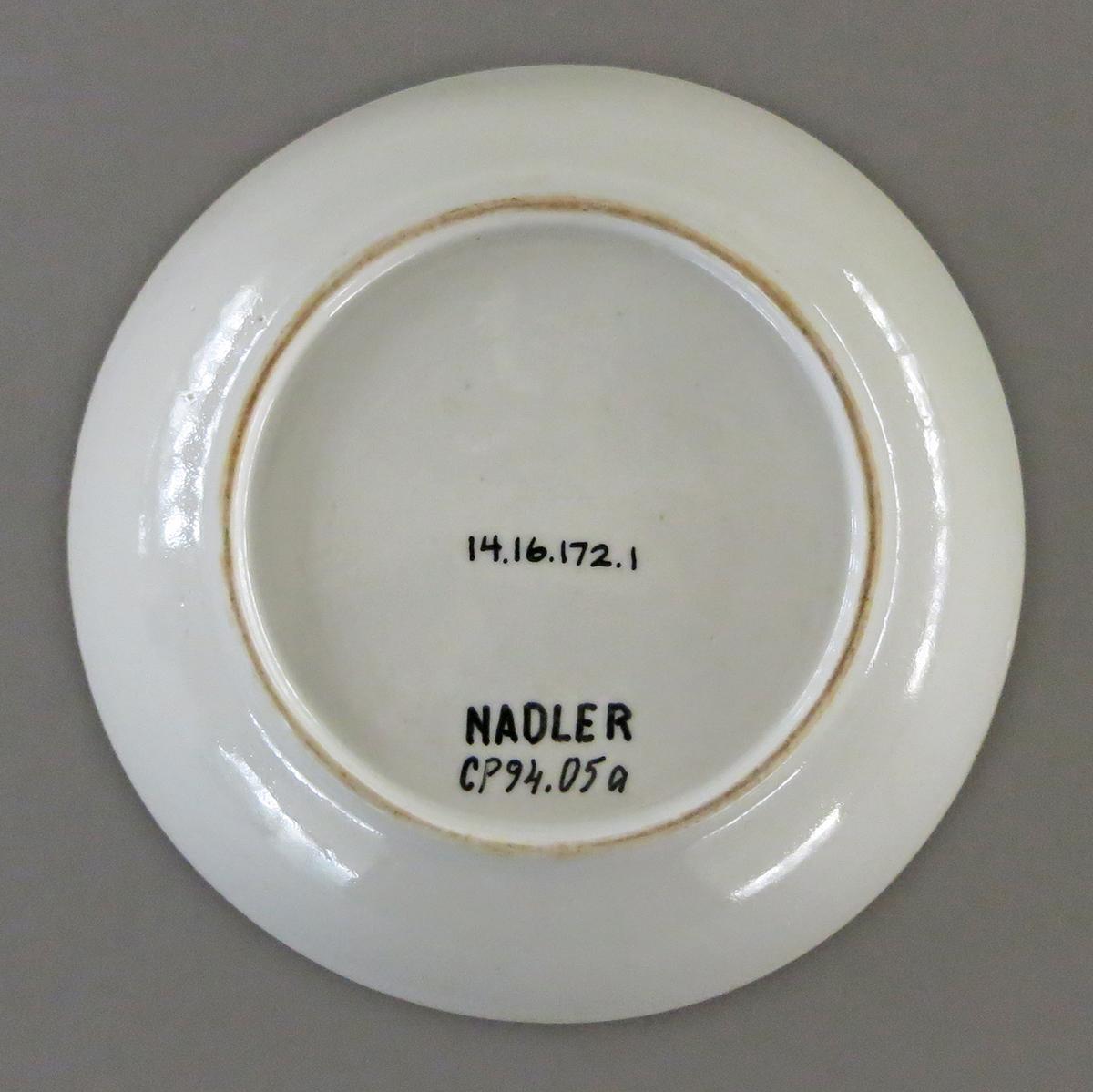 2014.0016.172.001 Saucer underside