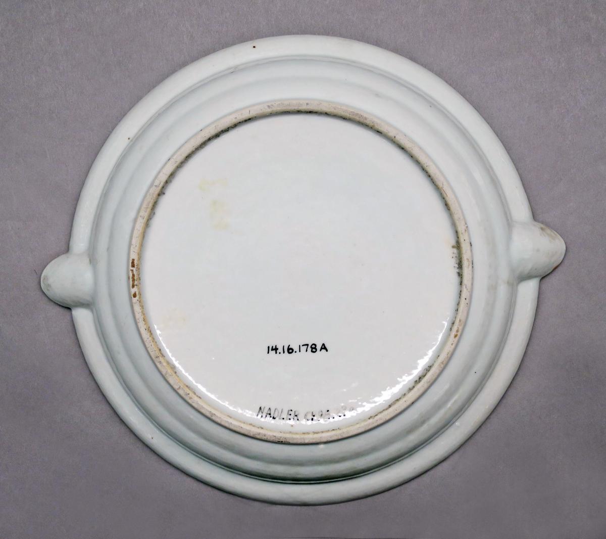 2014.0016.178 A Hot water dish underside