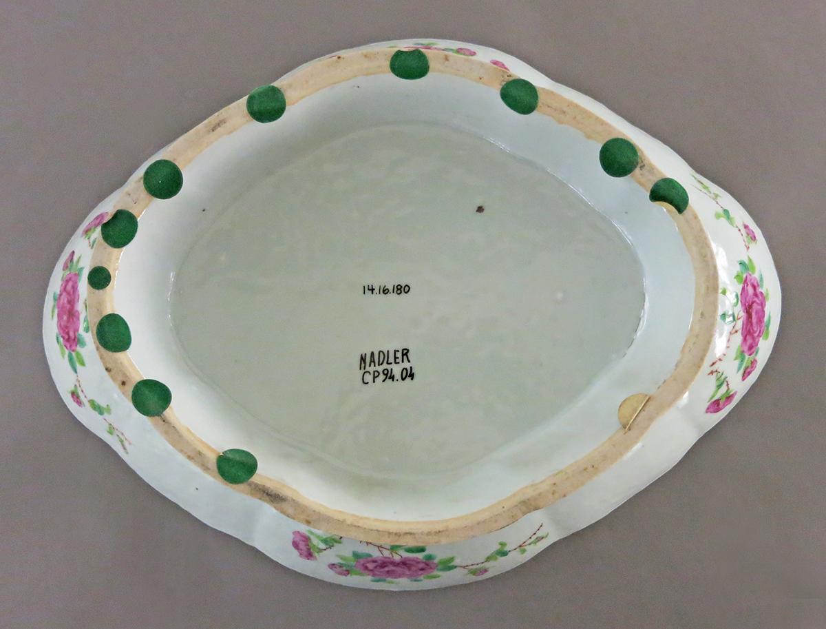 2014.0016.180 Bowl underside