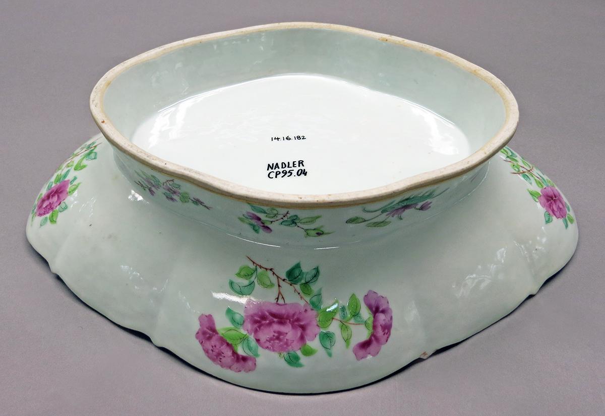 2014.0016.182 Bowl underside