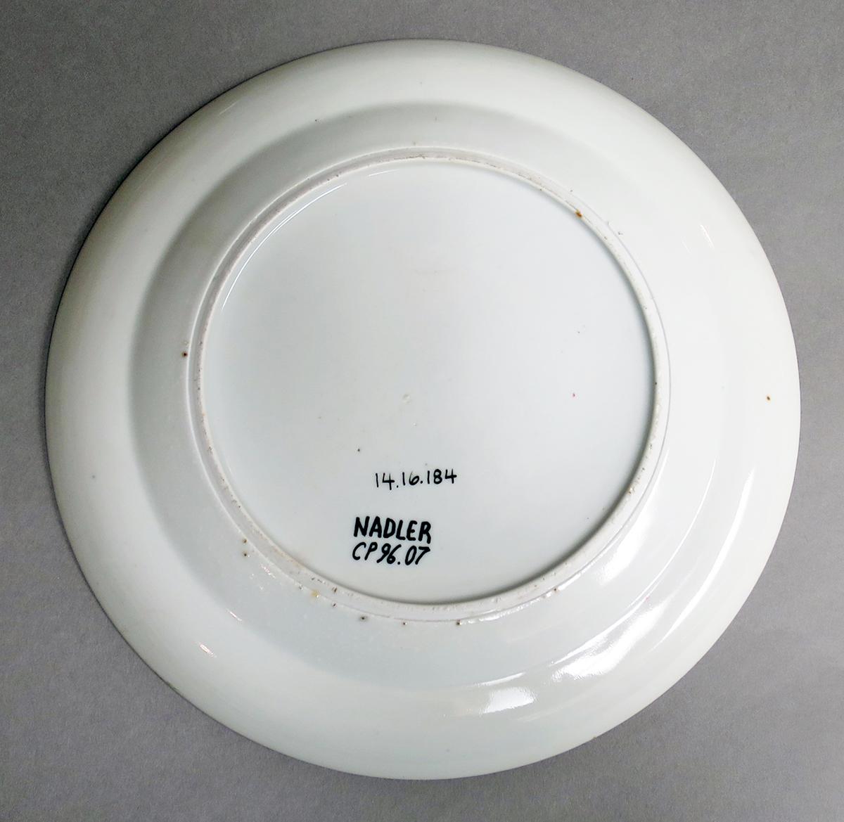 2014.0016.184 Dinner plate bottom