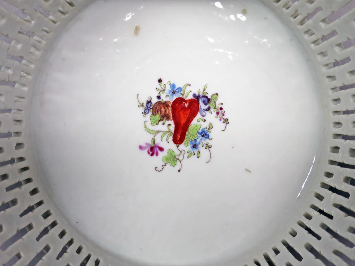 2014.0016.201 A Basket, detail