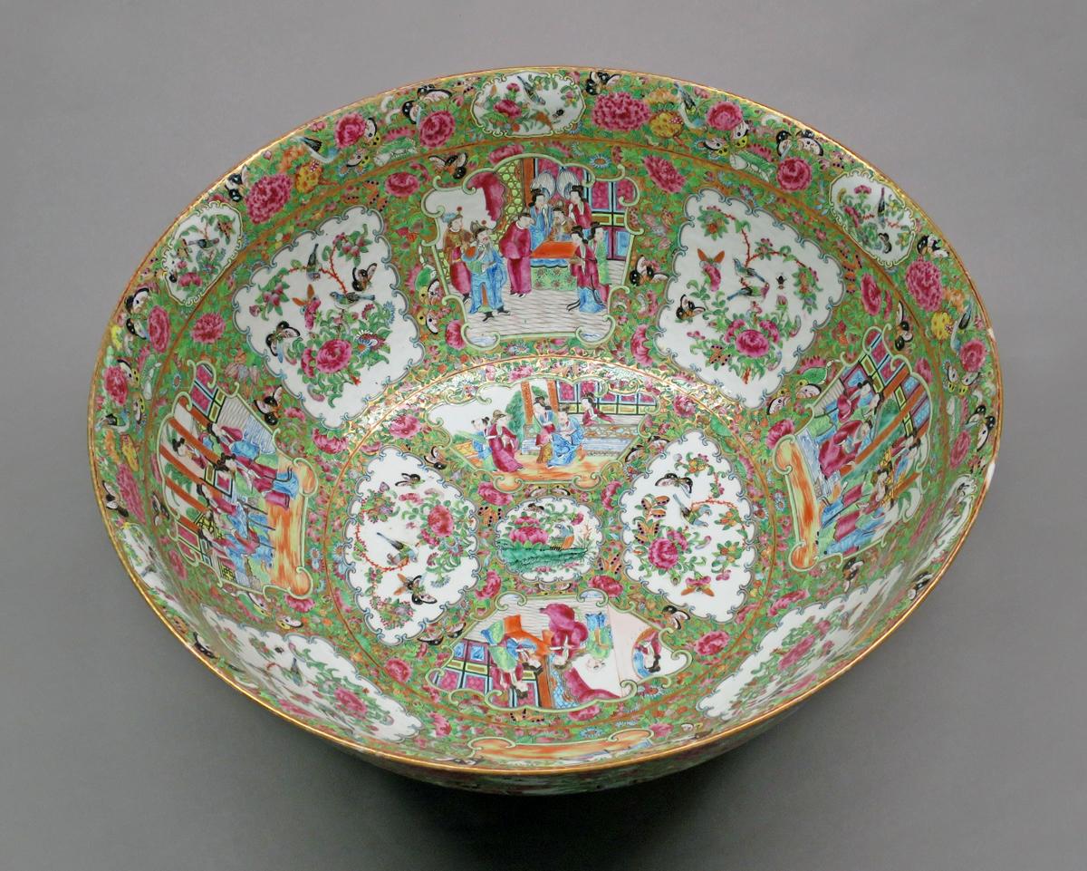 2014.0016.212 Bowl, Punch bowl inside