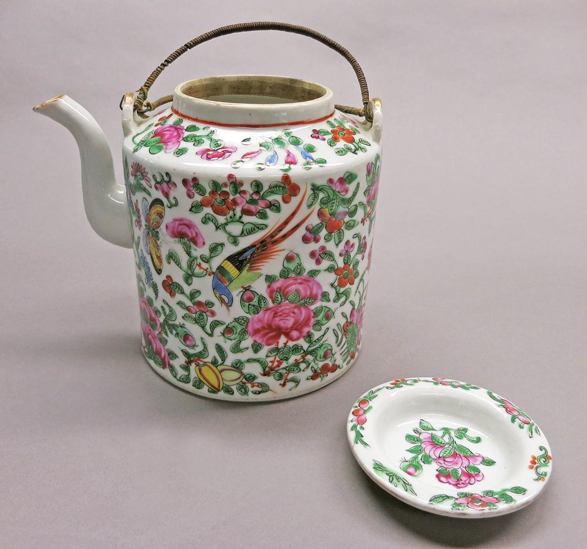 2014.0016.215 A, B Teapot separate