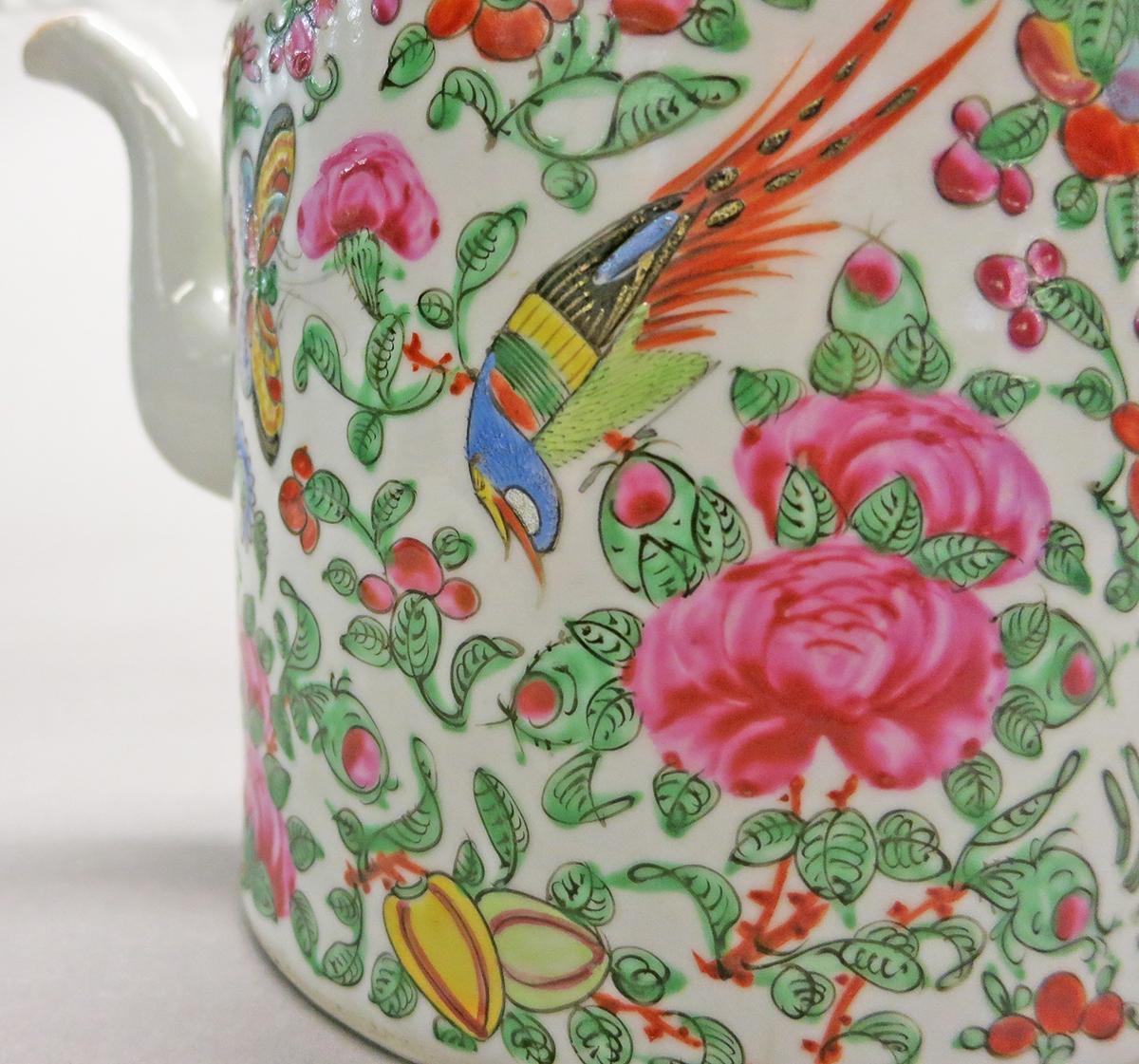 2014.0016.215 A Teapot detail 2