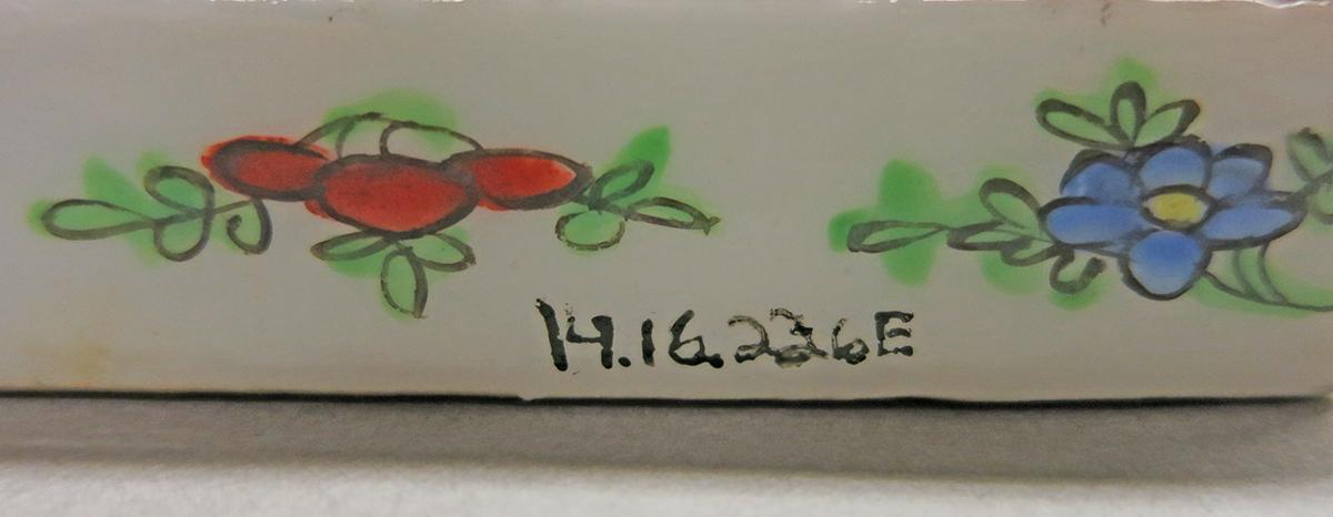 2014.0016.226 E Trays, side, detail