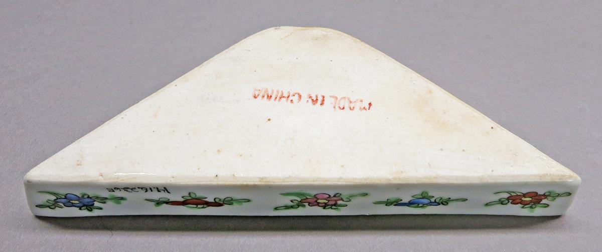 2014.0016.226 E Tray, pickle or sweetmeat dish underside