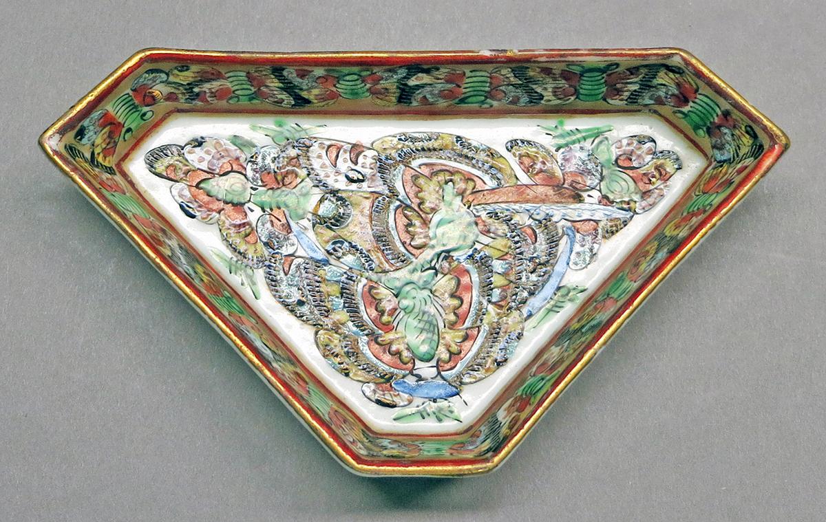 2014.0016.226 G Tray, pickle or sweetmeat dish inside