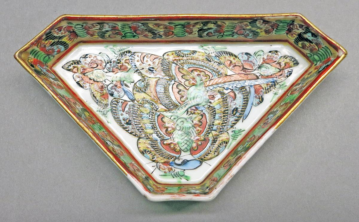 2014.0016.226 H Tray, pickle or sweetmeat dish inside