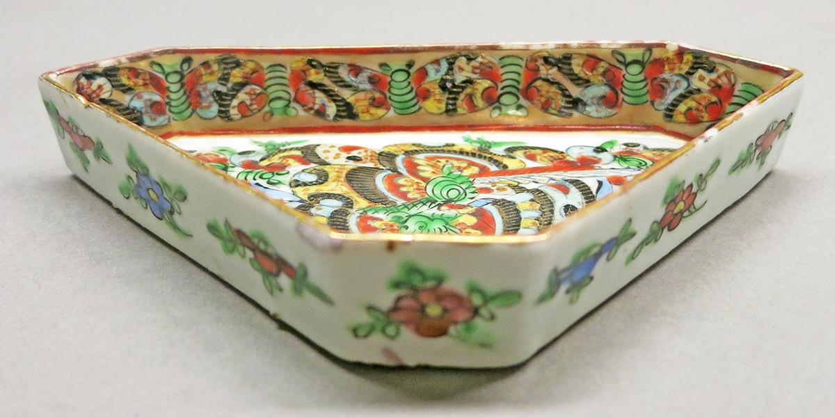 2014.0016.226 I Tray, pickle or sweetmeat dish overall
