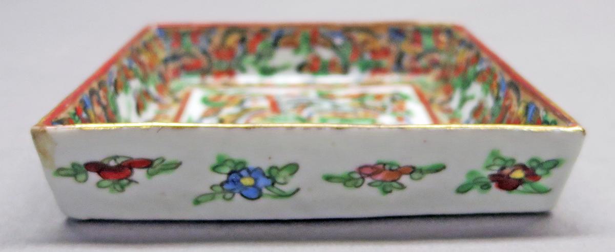 2014.0016.226 K Tray, pickle or sweetmeat dish overall