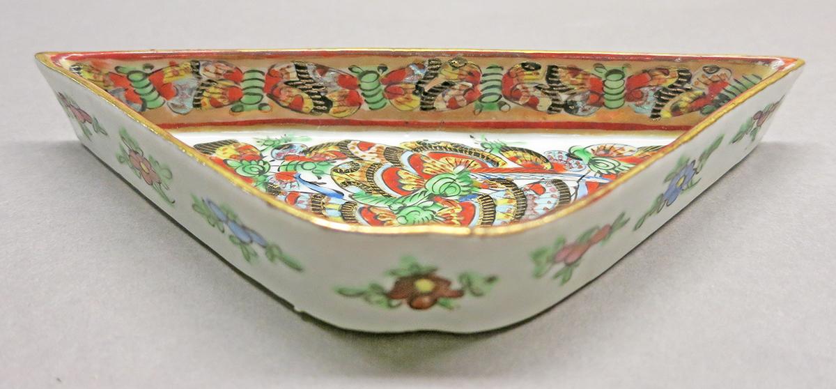 2014.0016.226 D Tray, pickle or sweetmeat dish overall
