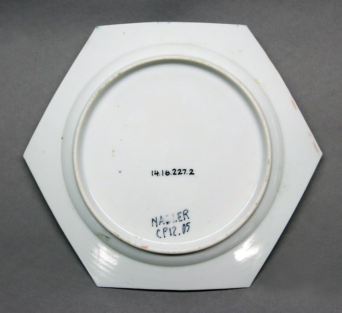 2014.0016.227.002 Plate bottom