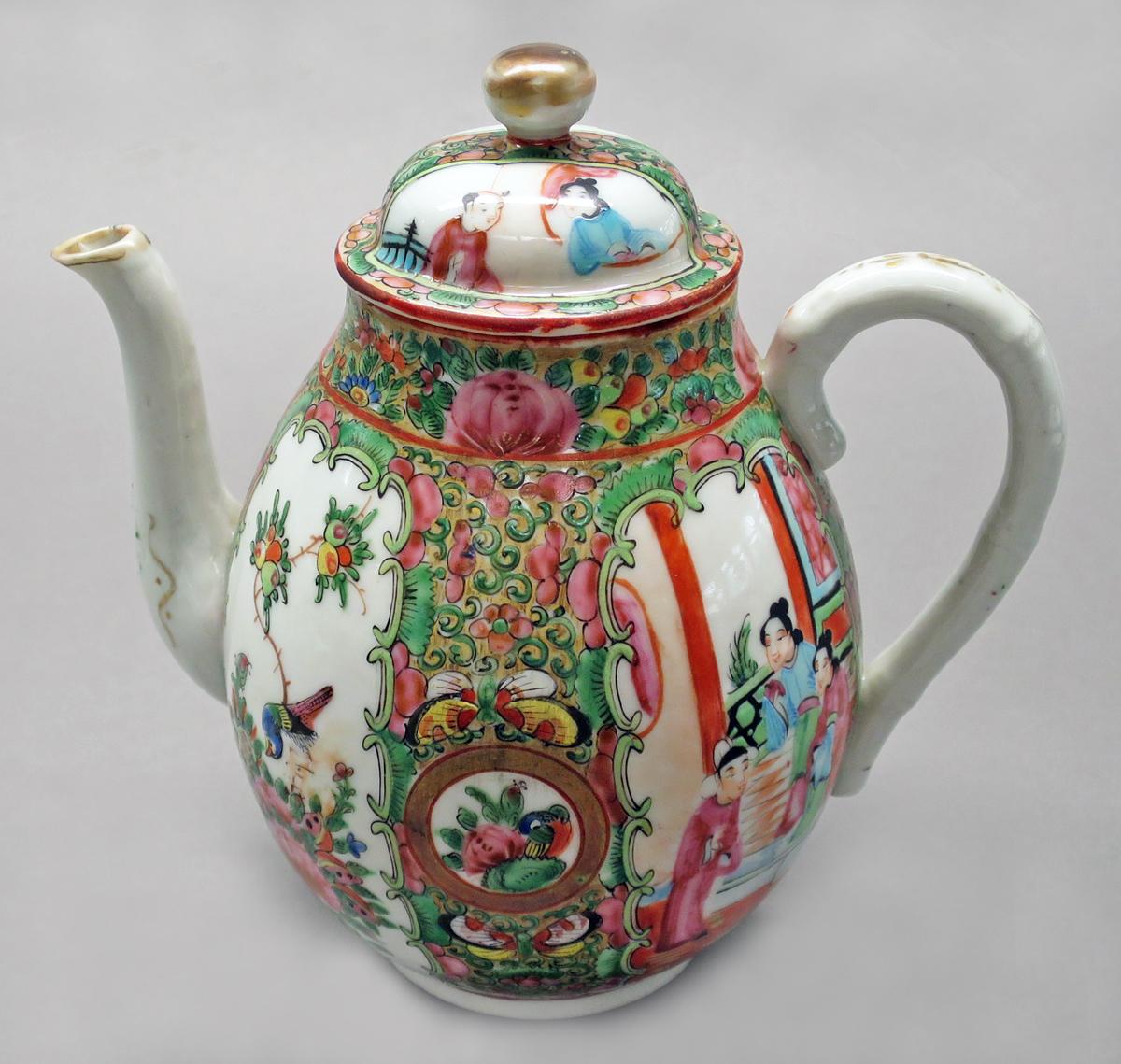 2014.0016.230 A, B Teapot and lid, overall