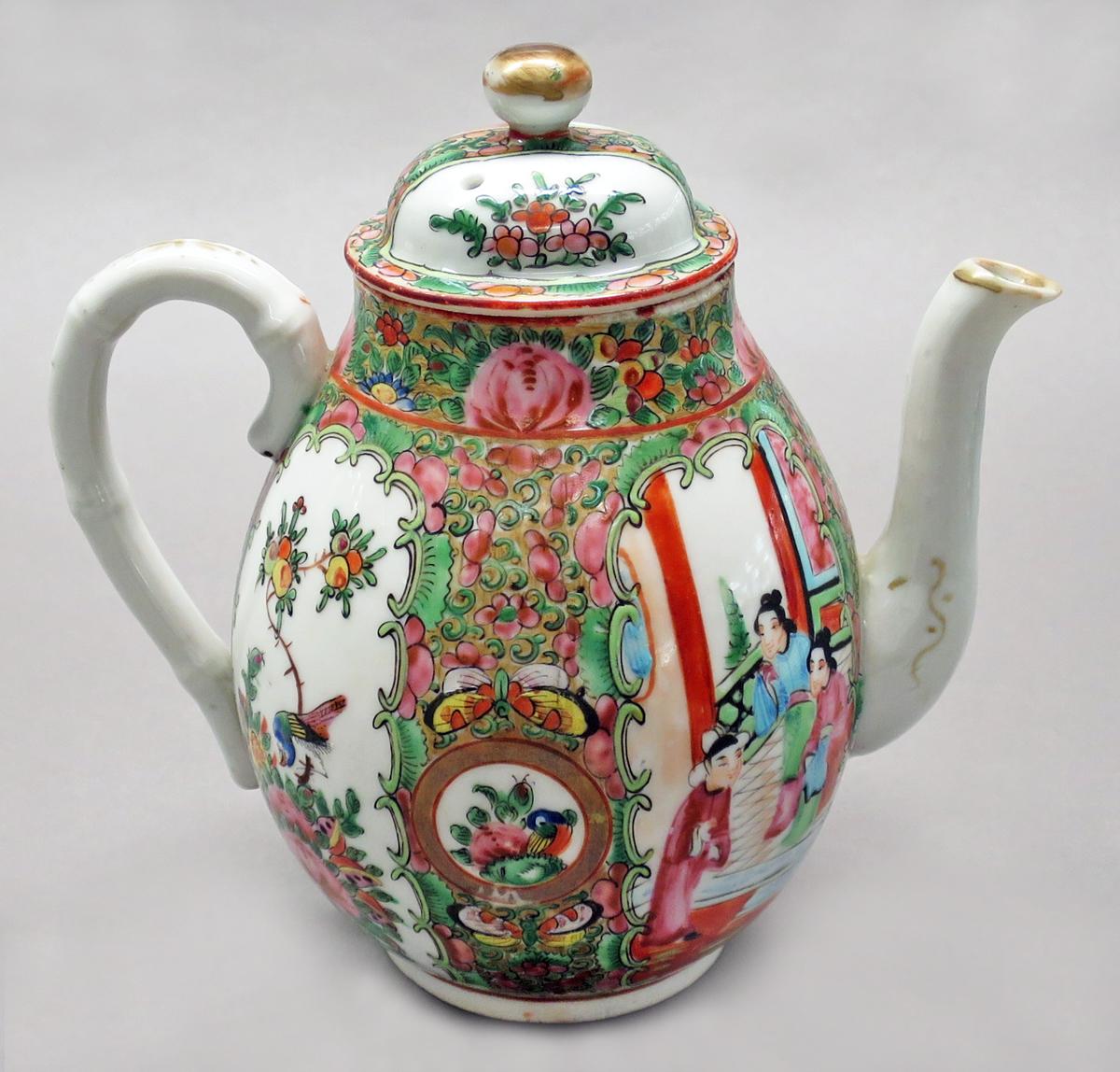 2014.0016.230 A, B Teapot and lid, side