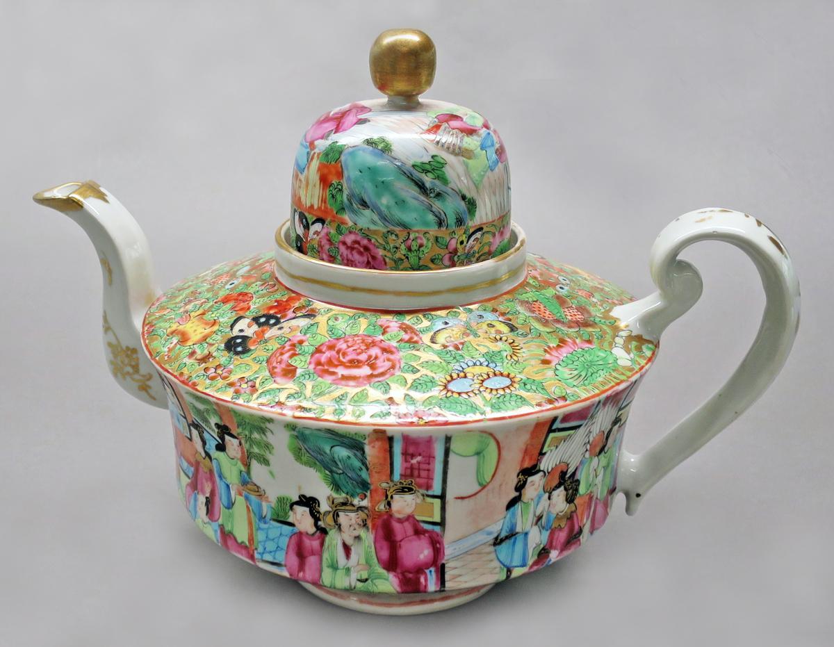 2014.0016.231.001 A, B Teapot and lid, overall