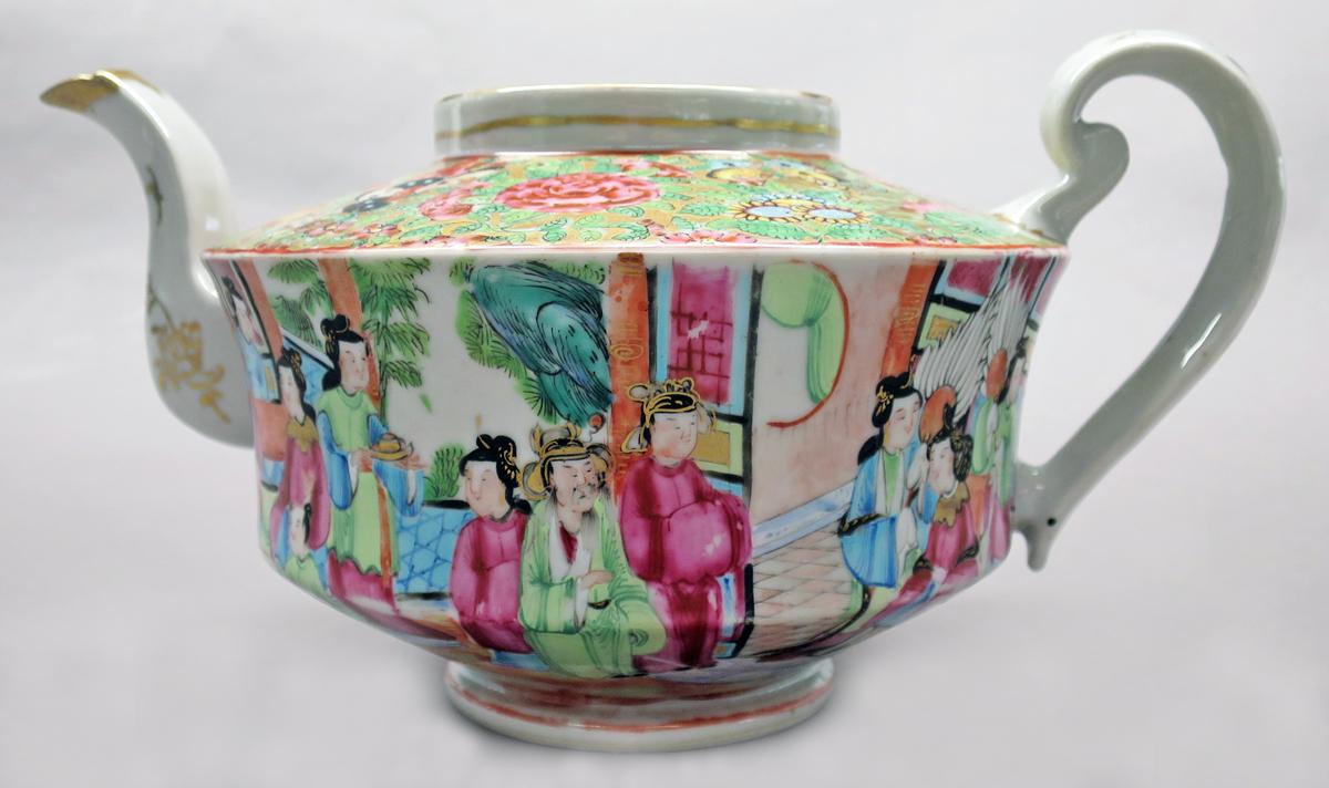 2014.0016.231.001 A Teapot, side