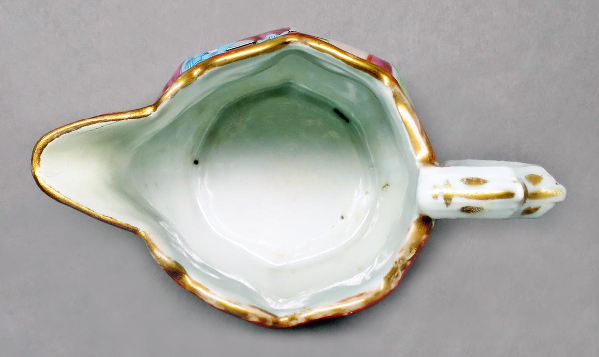 2014.0016.231.002 Cream jug, inside