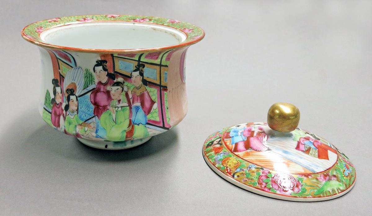 2014.0016.231.003 A, B Bowl, Sugar bowl separate