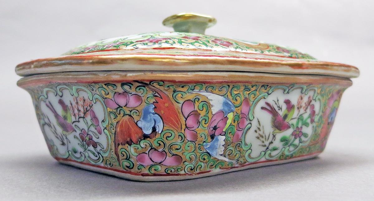 2014.0016.232 A, C Soap dish, overall