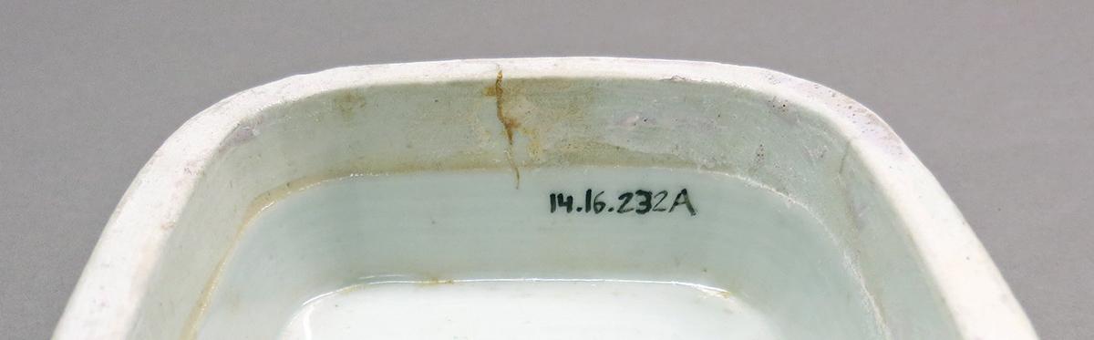 2014.0016.232 A Soap dish, inside