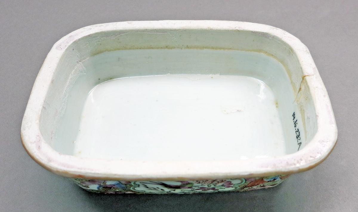 2014.0016.232 A Soap dish, inside view 2