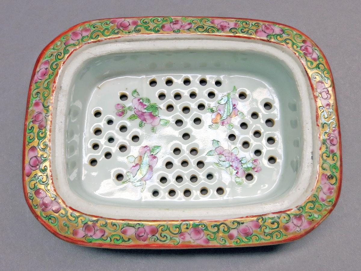 2014.0016.232 B Soap dish, inside