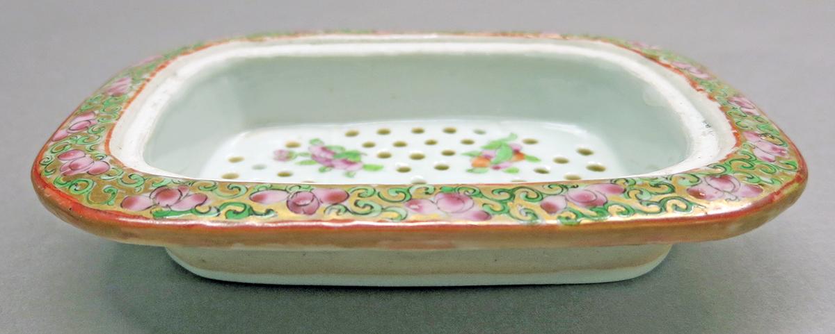 2014.0016.232 B Soap dish, overall