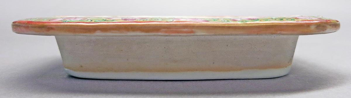 2014.0016.232 B Soap dish, side