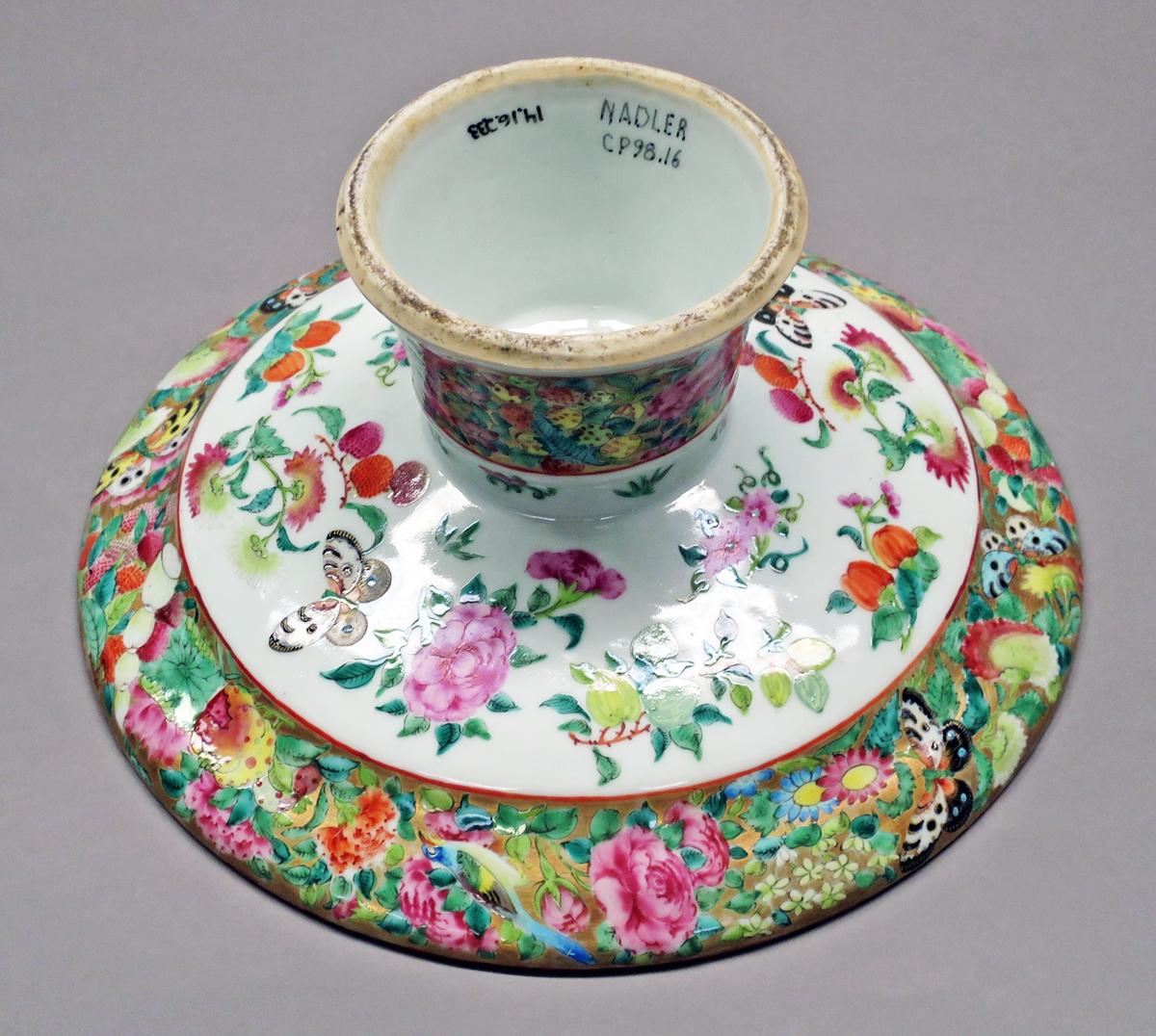 2014.0016.233 Stand, tazza or salver, underside angle