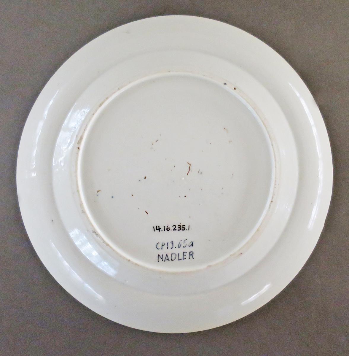 2014.0016.235.001 Plate bottom