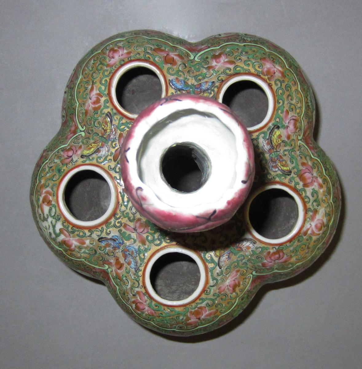 2014.0016.236 Hyacinth jar top view