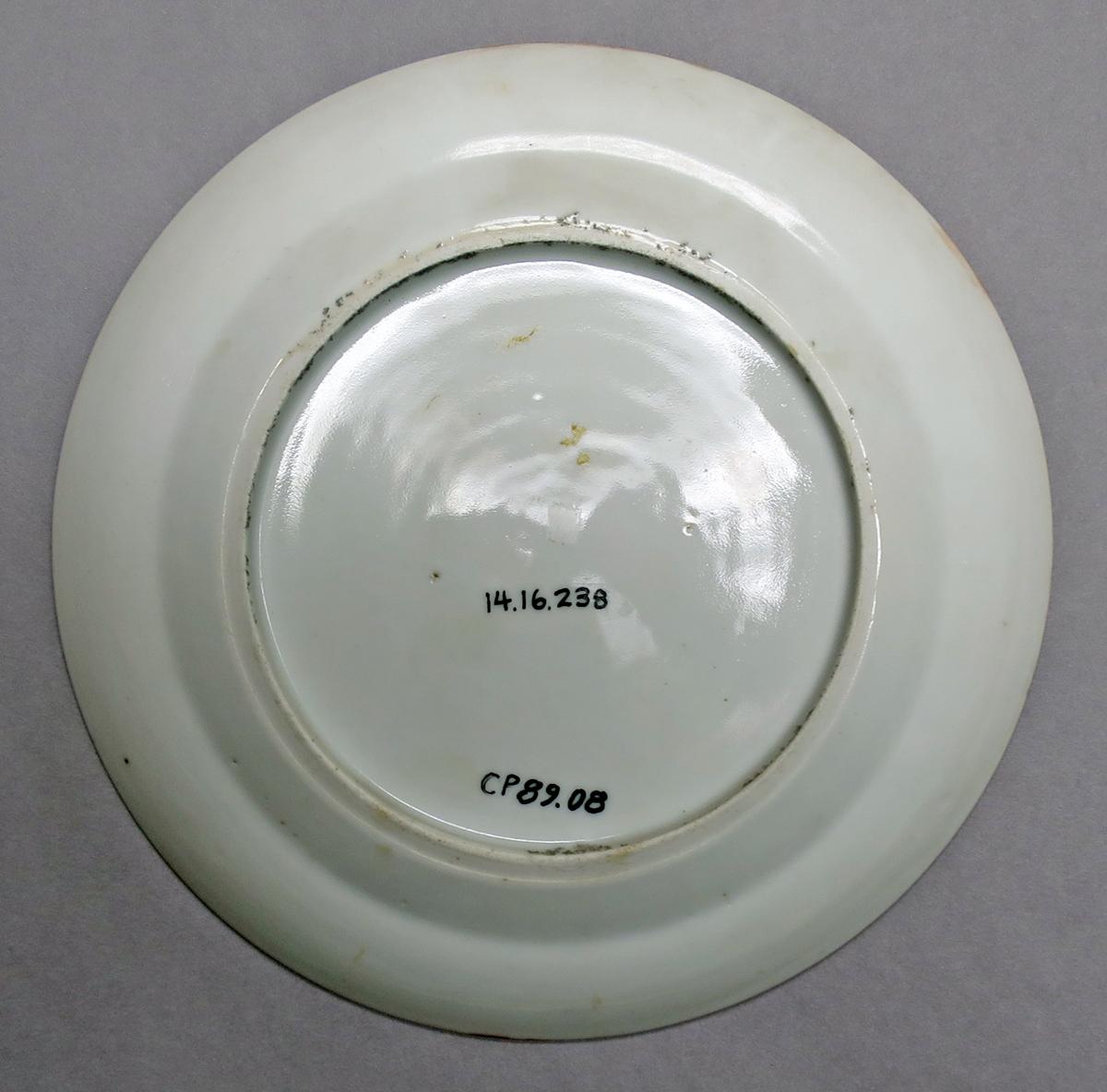 2014.0016.238 Dinner plate bottom