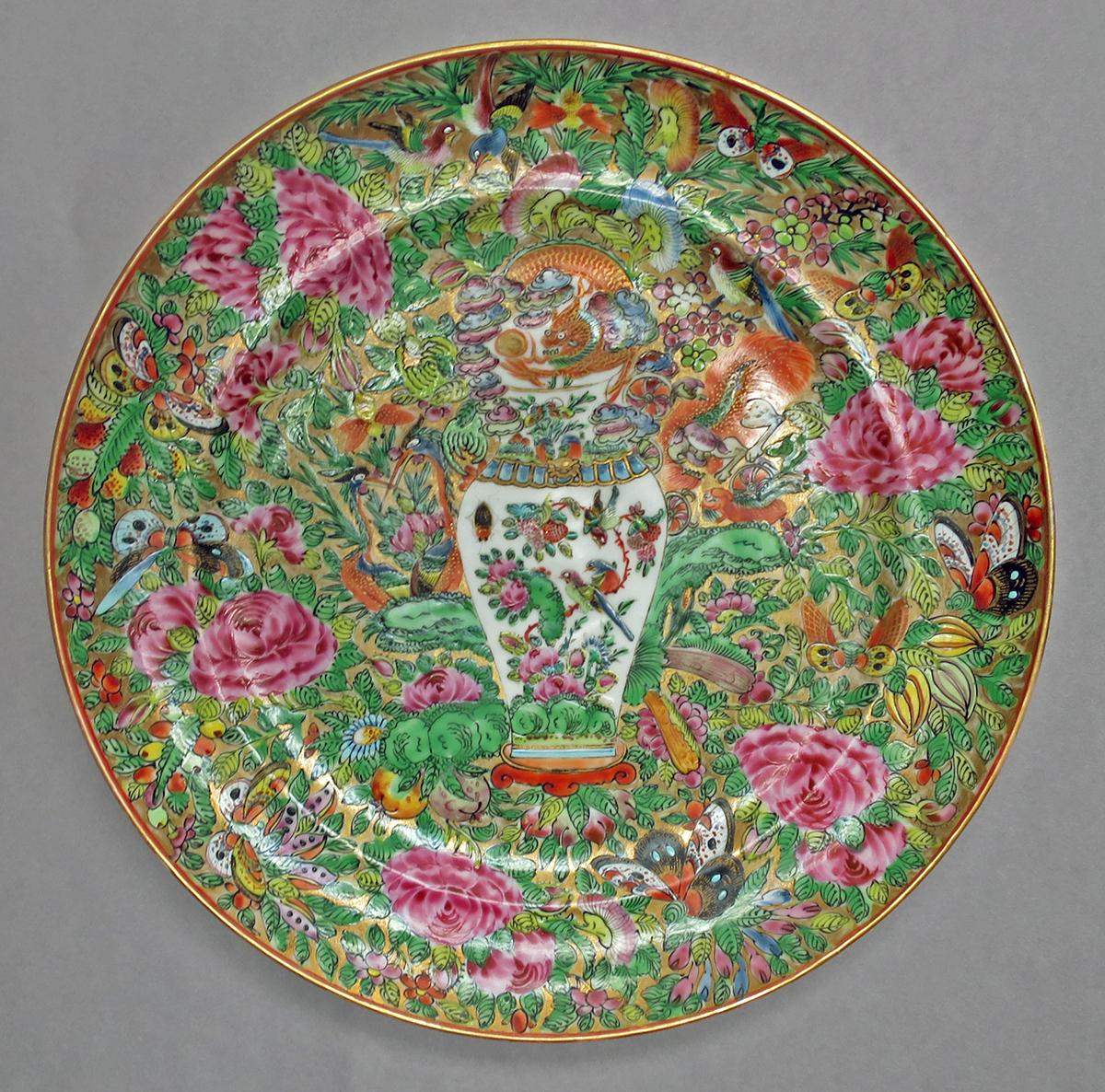 2014.0016.239 Dinner plate front