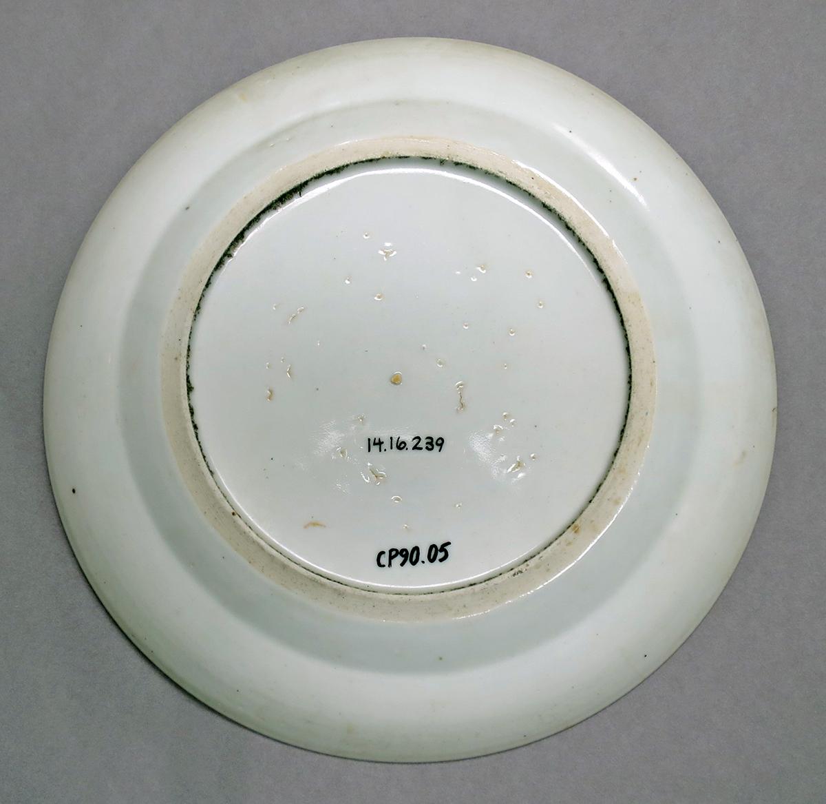 2014.0016.239 Dinner plate bottom