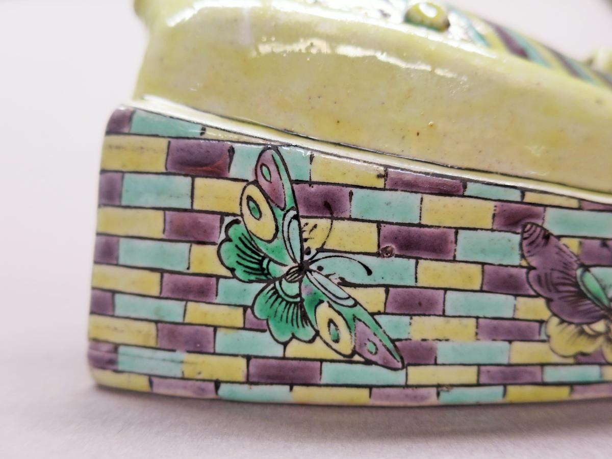 2014.0016.241 A Teapot, detail 1