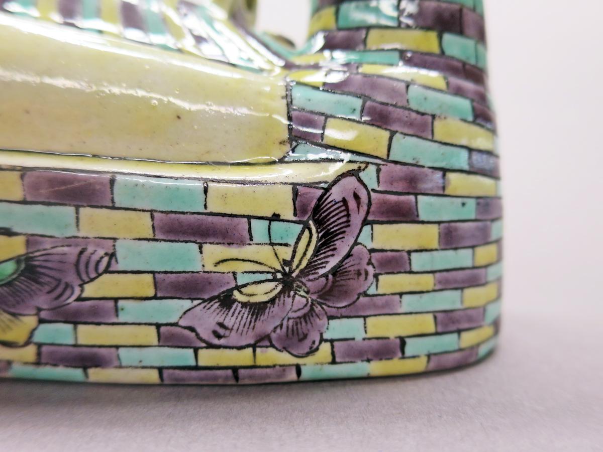 2014.0016.241 A Teapot, detail 3
