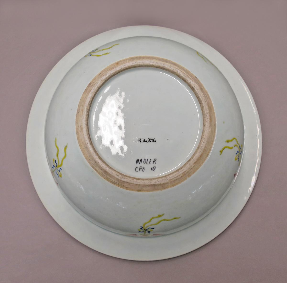 2014.0016.246 Wash bowl underside