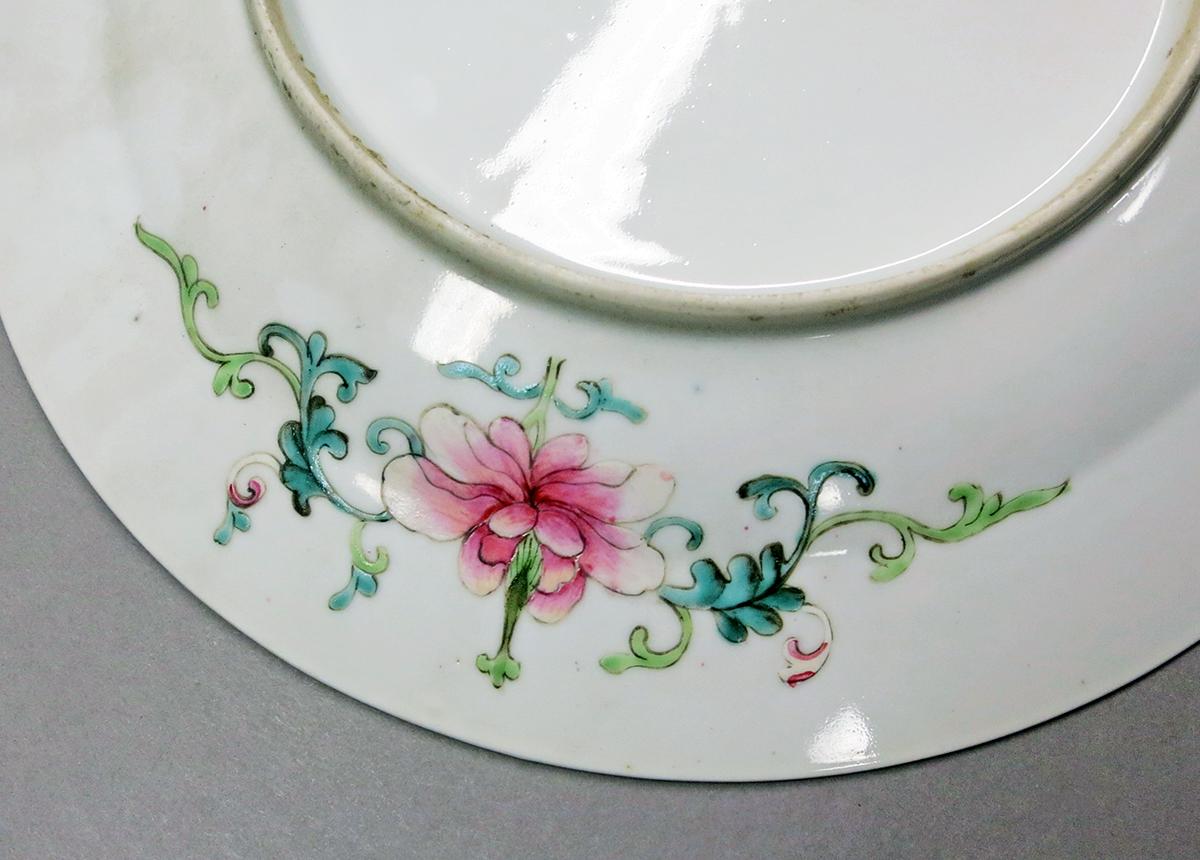 2014.0016.247.003 Dinner plate bottom detail