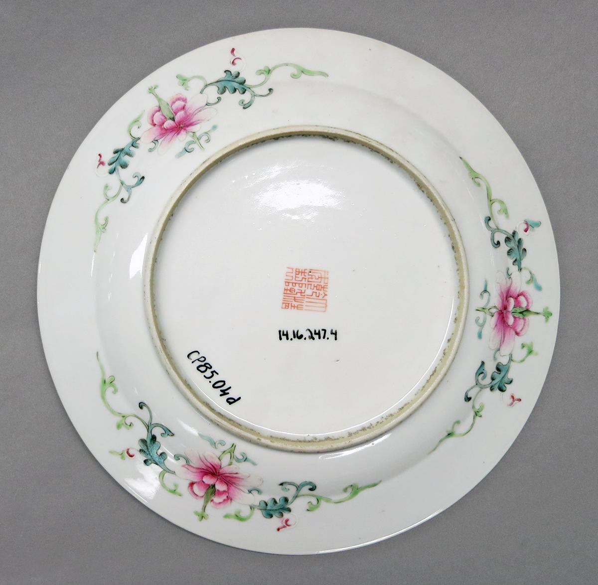 2014.0016.247.004 Dinner plate bottom