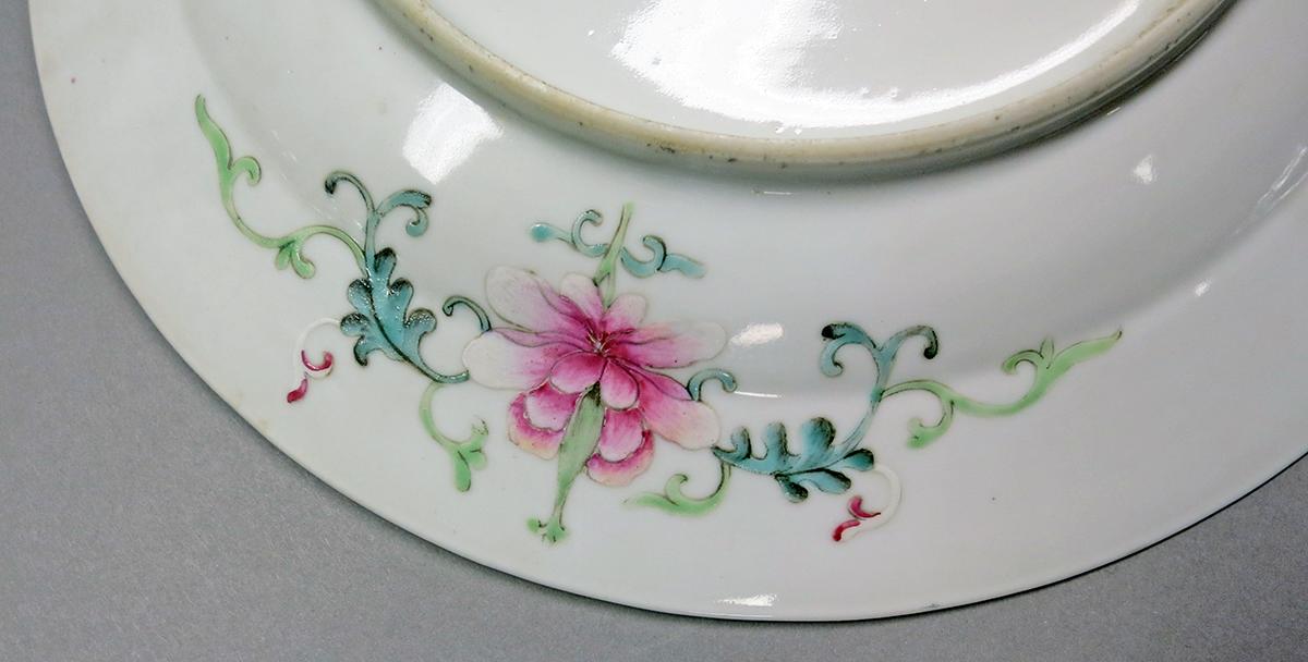 2014.0016.247.004 Dinner plate bottom detail