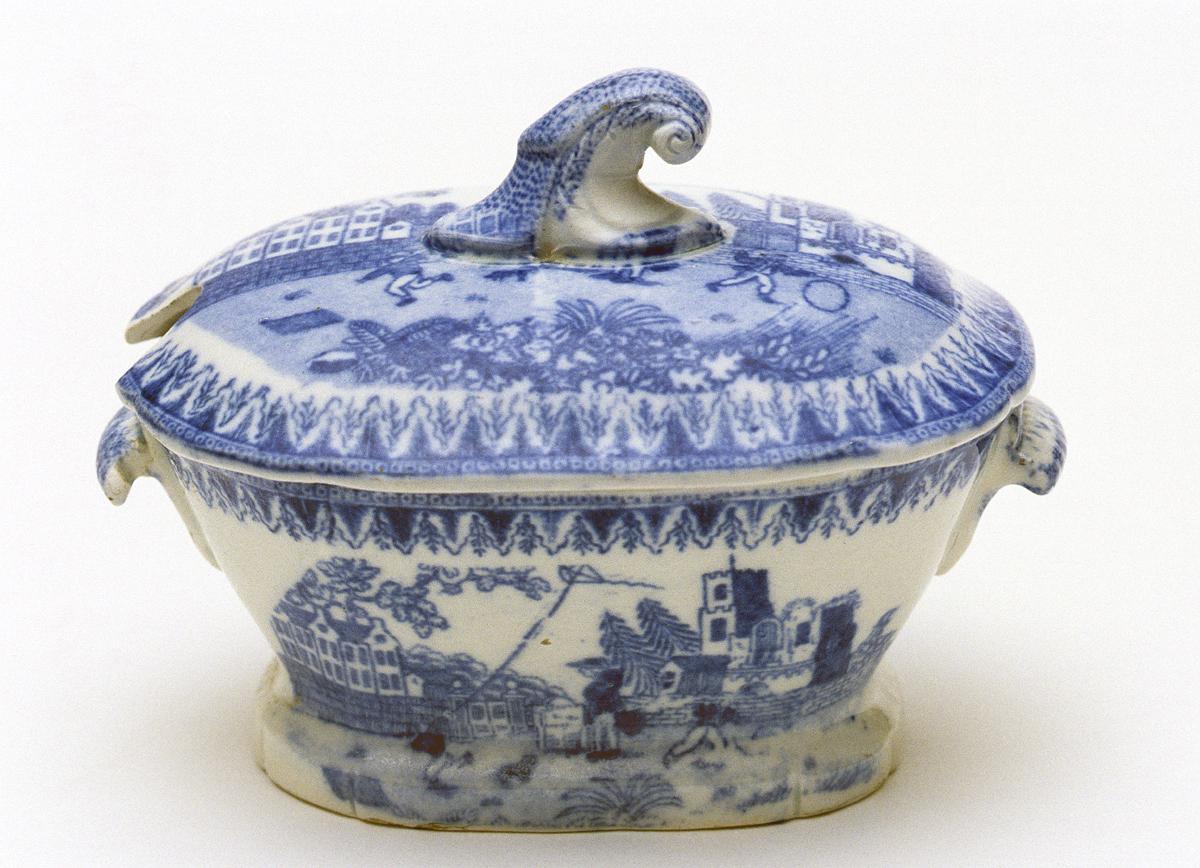 1959.1017.001 Tureen, Minature Tureen