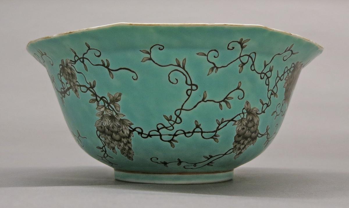 2014.0016.252.003 Bowl side 3