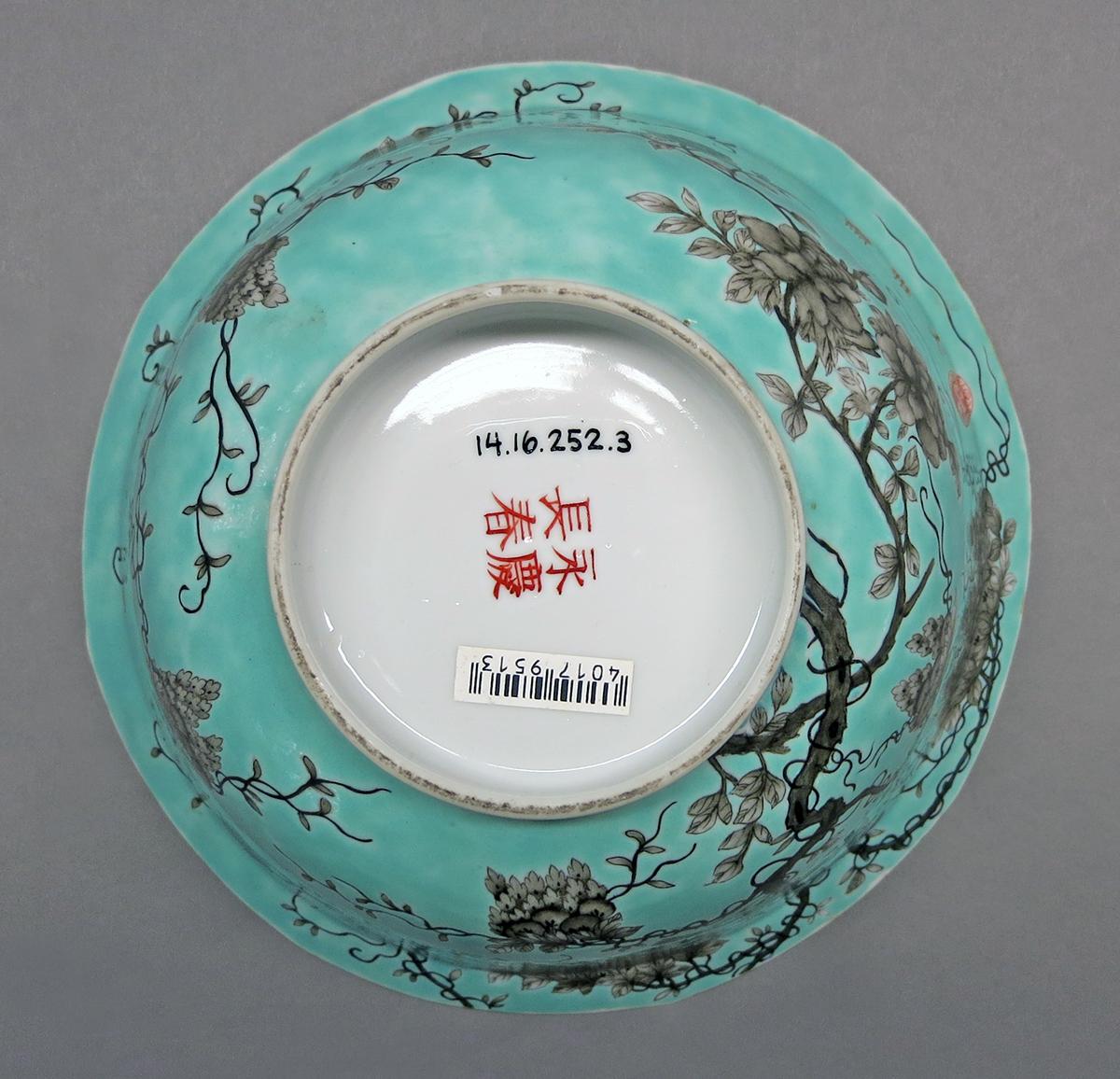 2014.0016.252.003 Bowl underside
