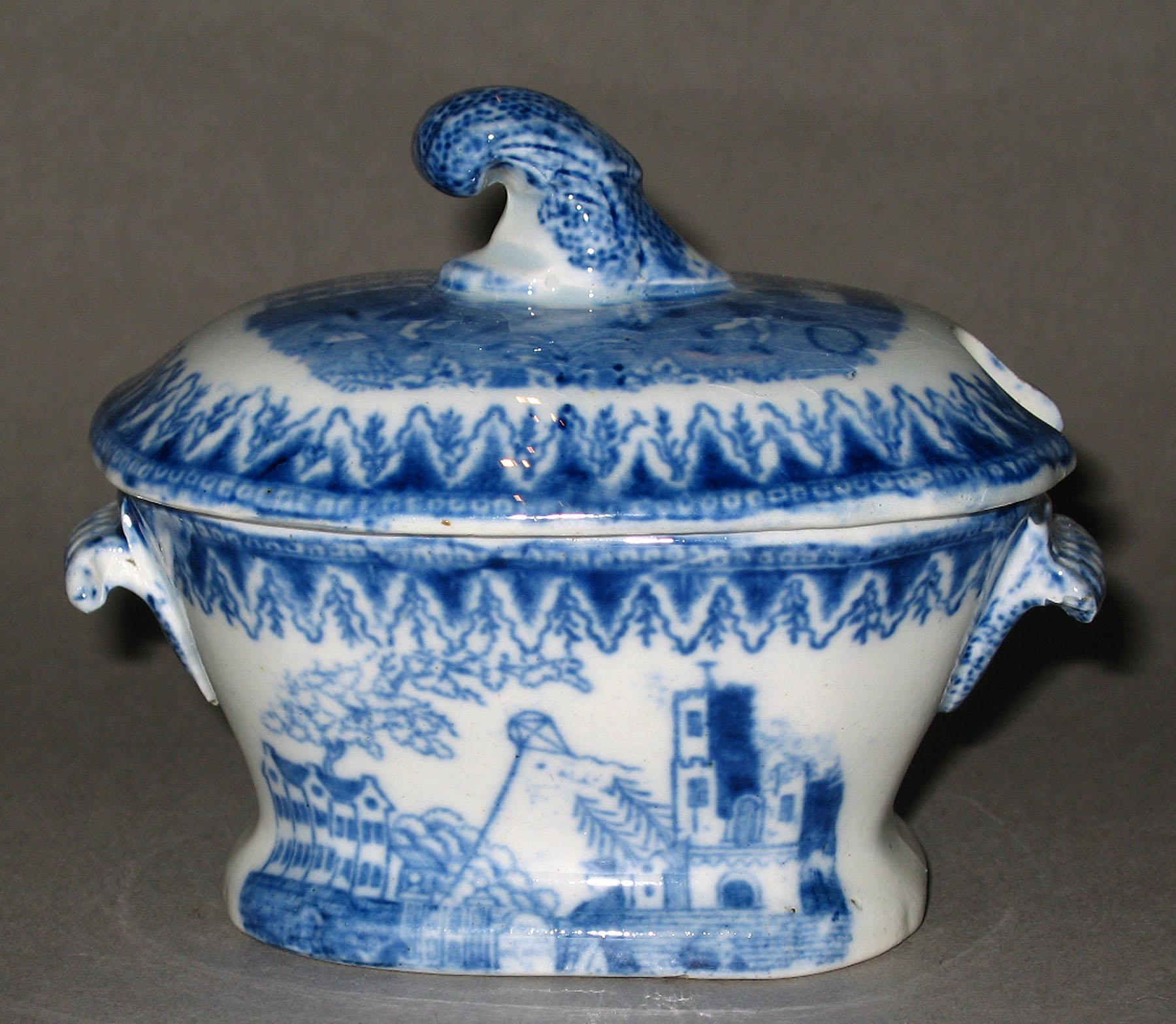 1959.1017.002 Earthenware tureen